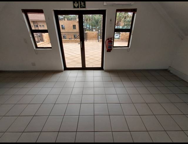 89M² OFFICE TO LET IN FOURWAYS